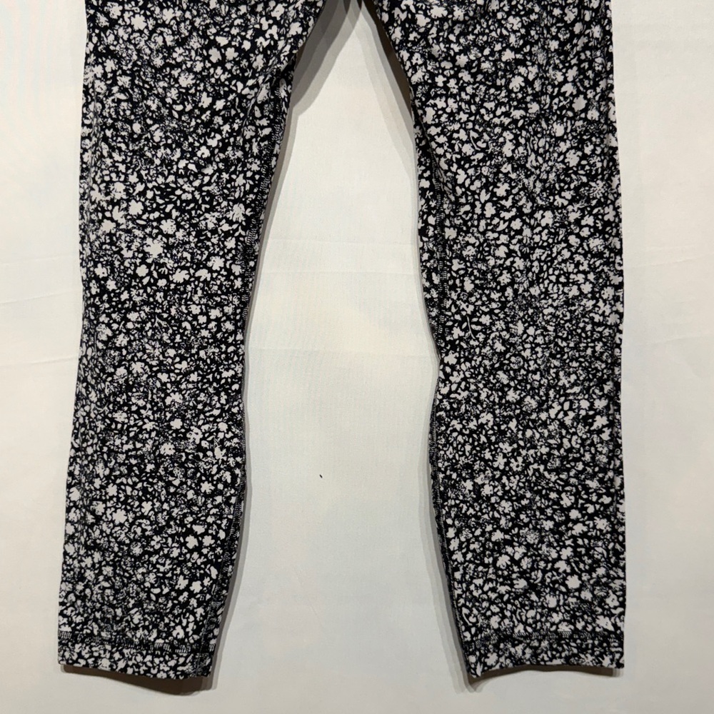 Lululemon Align High-Rise Crop 23" Venture Floral Alpine White Black Size 4 - Picture 8 of 9